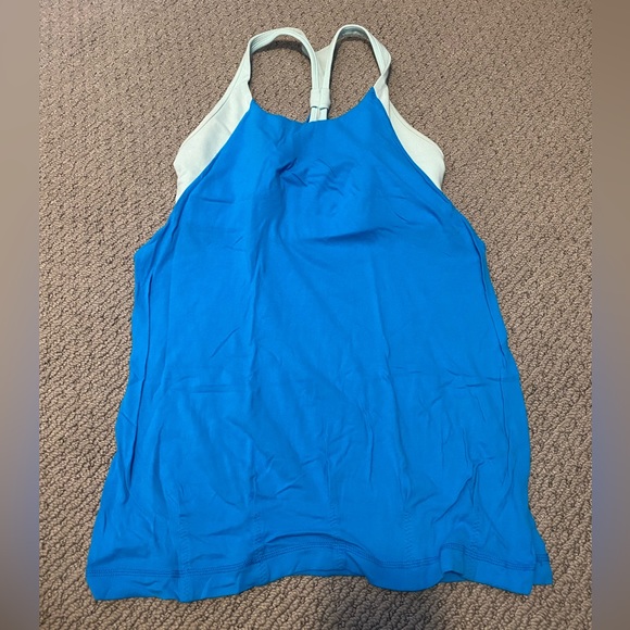 Lululemon Tank 2 shade Blue Race Back with built in bra Size 6 - Picture 2 of 3